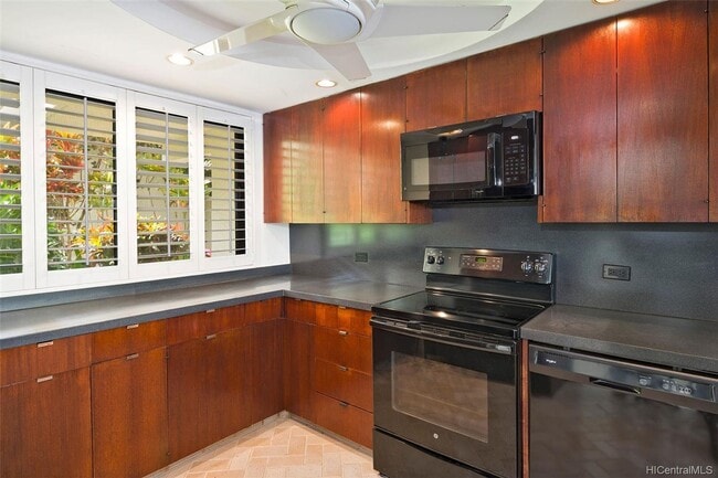 Building Photo - Esplanade on the water