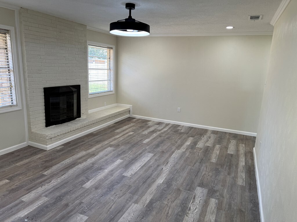 Building Photo - 3821 E Everglade Ave