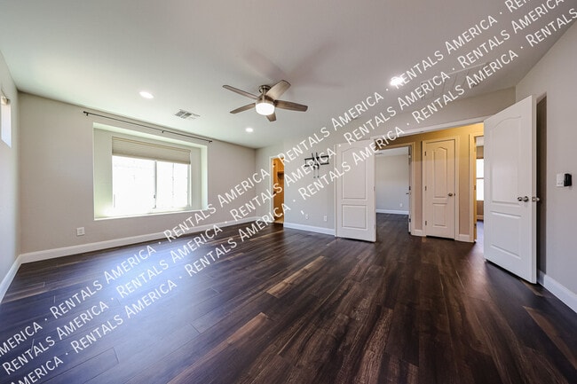 Building Photo - 886 S Brewer Dr