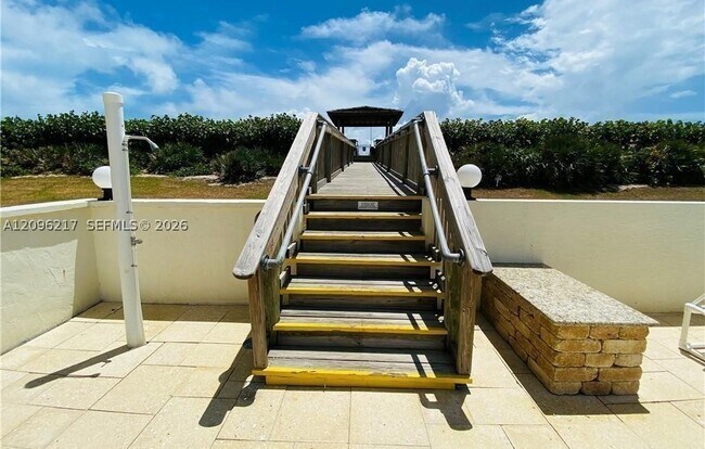 Building Photo - 10044 S Ocean Dr