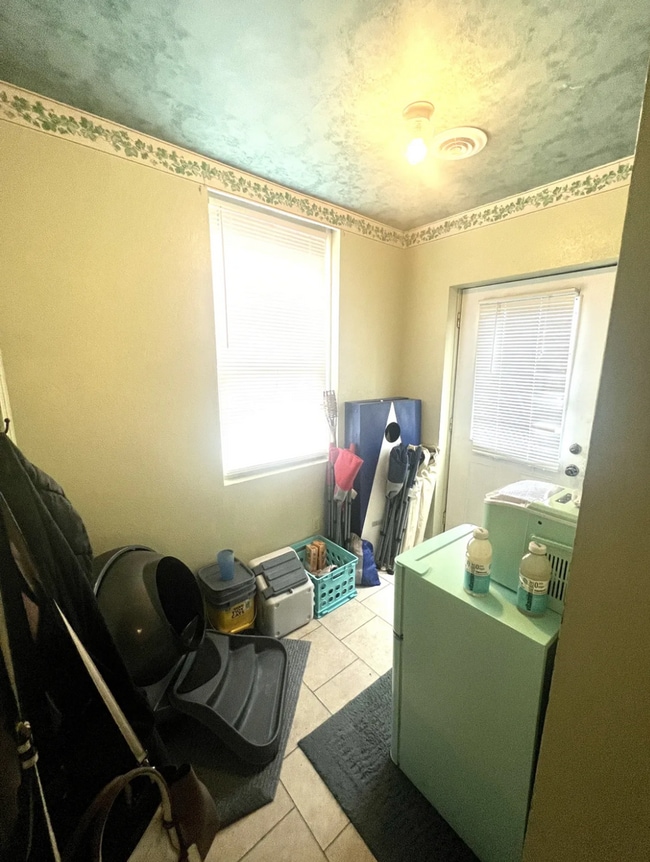 Building Photo - 933 S 4th St