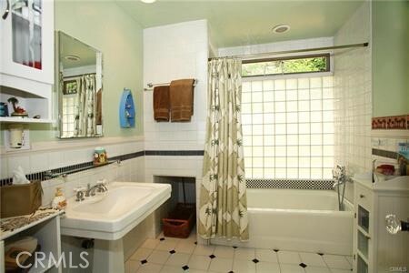 Building Photo - 31442 Holly Dr