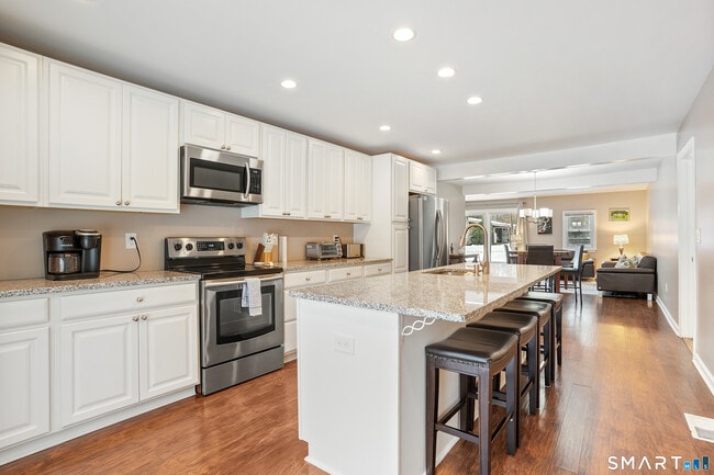 Building Photo - 62 Sherry Ln