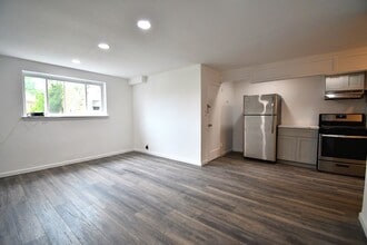 Building Photo - 9 Old Jerome Ave