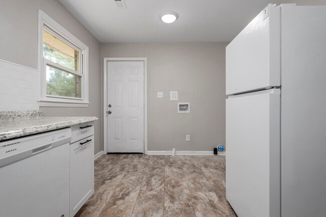 Building Photo - 1437 Thelbert Dr