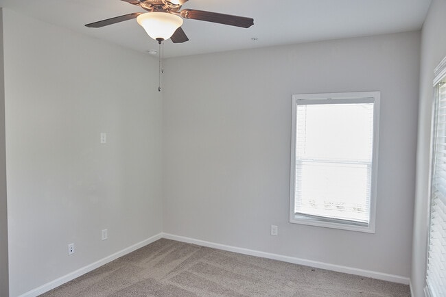 Building Photo - 2890 Regal Park Dr NW