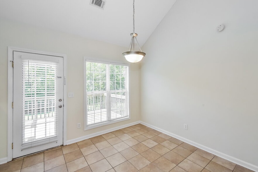 Building Photo - 1440 Paddocks Ct