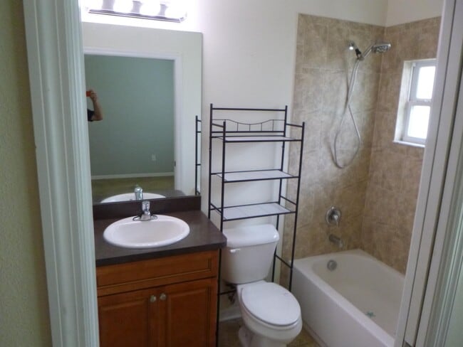 Building Photo - 36826 Annika Way