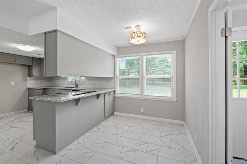 Building Photo - 2519 Excalibur Dr SE