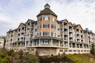 Building Photo - Pinnacle on Lake Washington