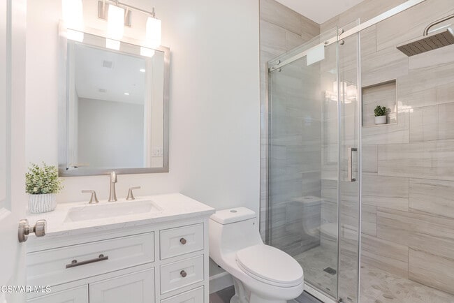 Building Photo - 252 Capri Dr