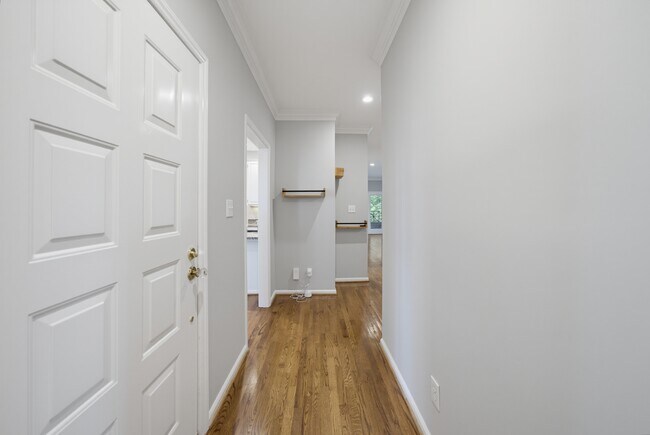 Building Photo - 761 Bishops Park Dr
