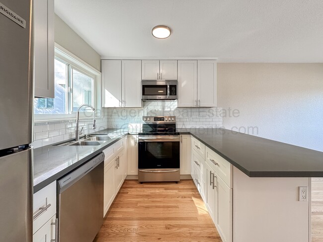 Building Photo - 785 Taft St