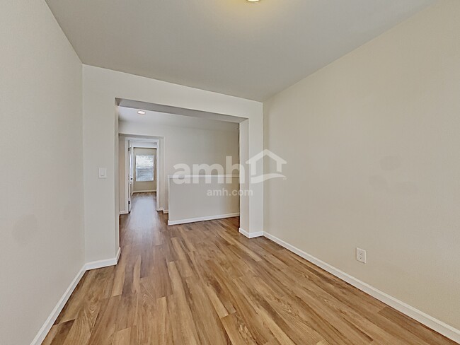 Building Photo - 2630 Link Ave