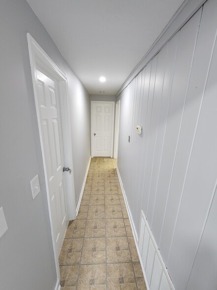 Bedrooms hallway - 7302 Columbia Ave