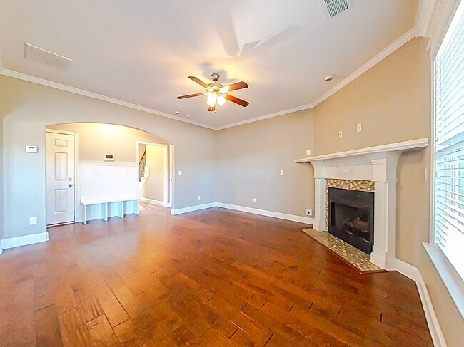 Building Photo - 3 Bedroom 2.5 Bath in Crawford Creek