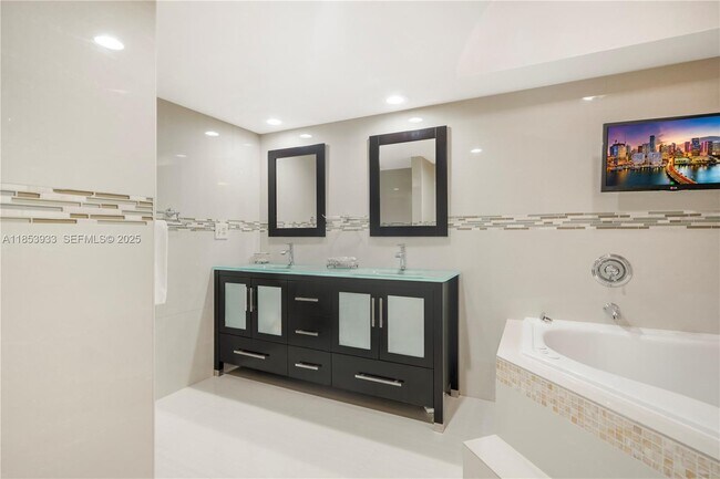 Building Photo - 1912 S Ocean Dr