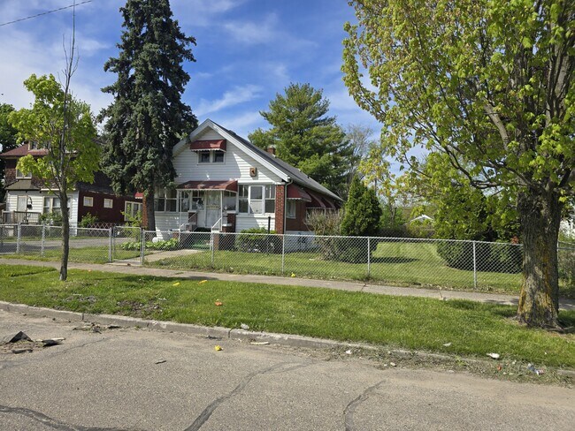 Building Photo - 9935 Broadstreet Ave