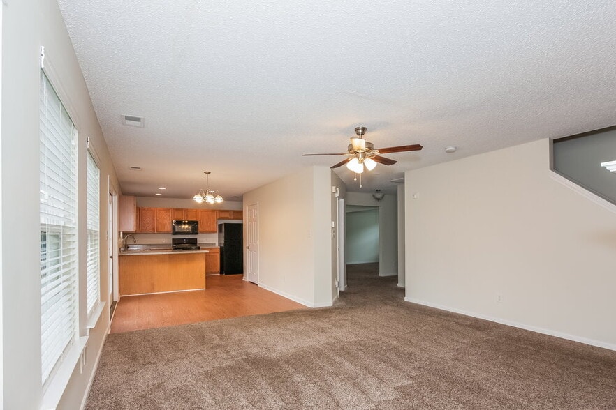 Building Photo - 2033 Stargrass Ct