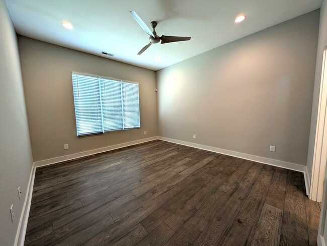 Building Photo - Stunning Contemporary 2 story, 4 bedroom, 3 full bath home is Located in the Merry Oaks Community!