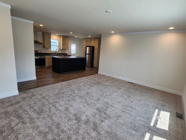 Primary Photo - 498 Vermont