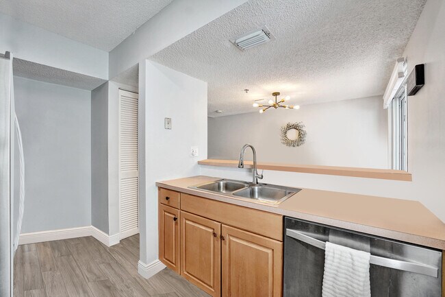 Building Photo - 173 Riviera Cir