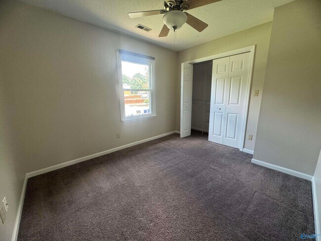 Building Photo - 915 Highland Dr