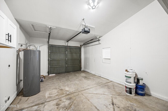 Building Photo - 2943 E Irwin Ave