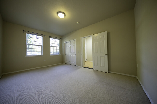 Ground floor bedroom 1 - 4828 SE Teakwood St