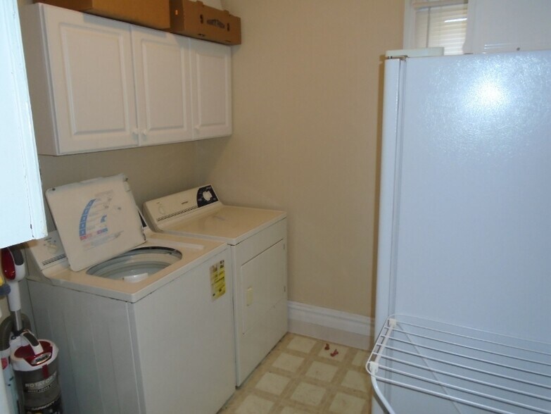 Building Photo - 209 Fuller Ave SE