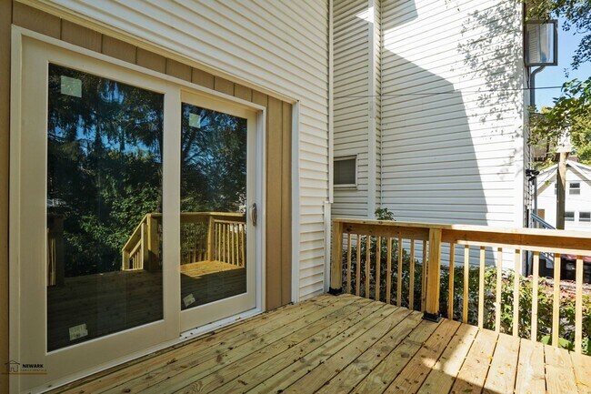 Building Photo - Spacious 3 Bed, 2 Bath in Newark - Move-In...