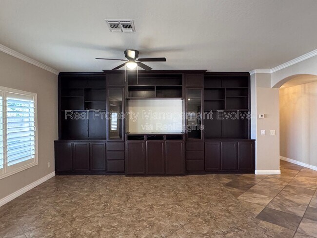 Building Photo - 10426 E Dolphin Ave