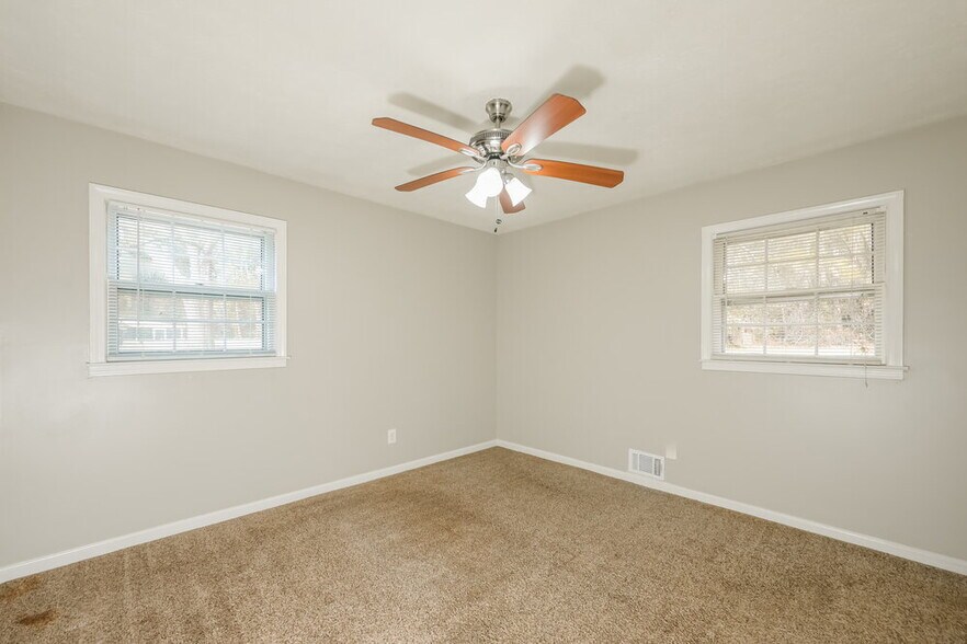 Building Photo - 6490 Executive Dr