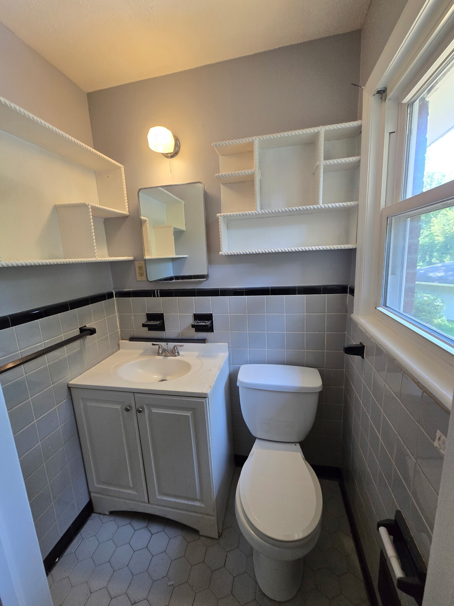 Building Photo - 2297 Glendale Dr
