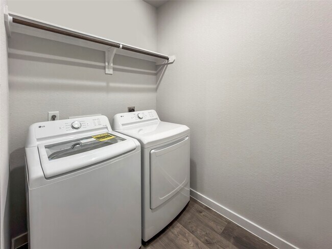 Building Photo - 436 Shoreview Dr