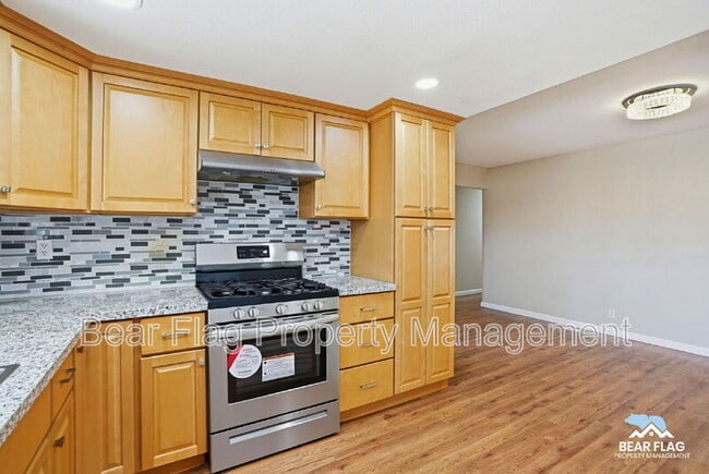 Building Photo - 1312 Mission Dr
