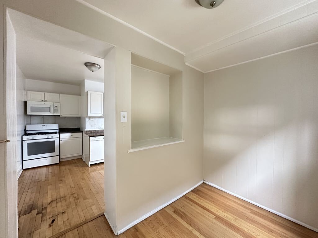 Building Photo - 4409 N Kenneth Ave
