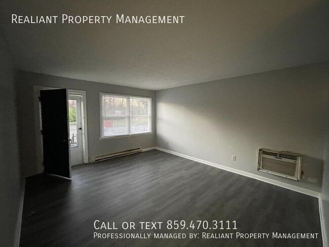 Building Photo - 215 Green St