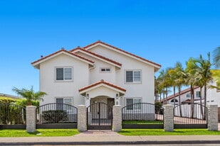 Building Photo - 1749 Dahlia Ave
