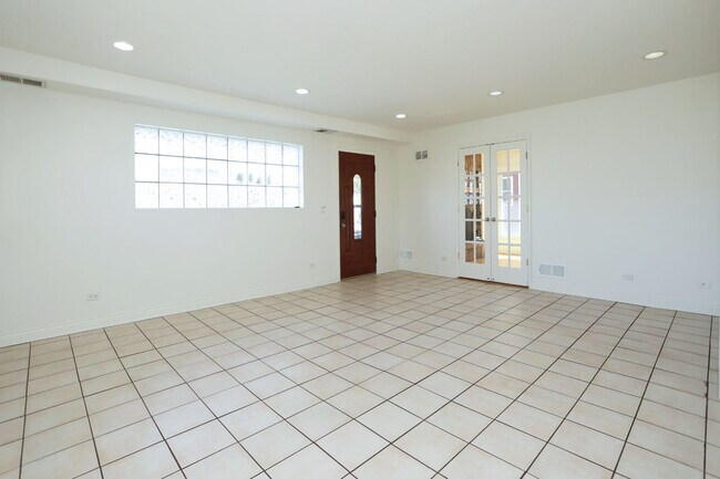 Building Photo - 409 Lexington Dr