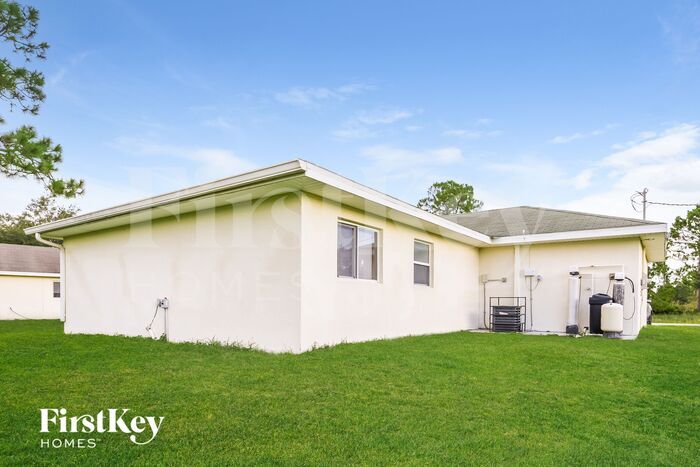 Building Photo - 425 Vanetta Dr