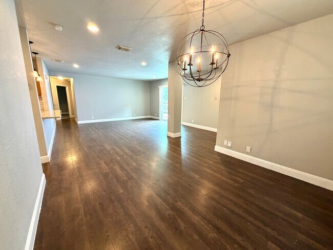 Building Photo - 3 bed 2 bath in Heritage Park