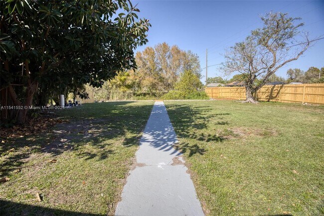 Building Photo - 101 Jasmine Ct