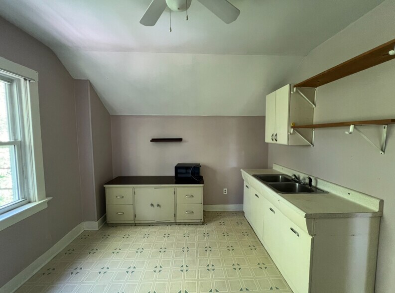 Building Photo - 463 Purcell Ave