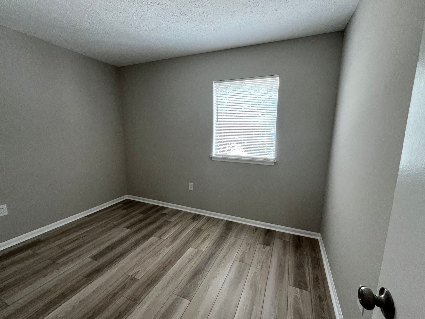 Building Photo - 301 E Second St