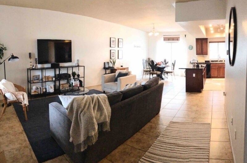 Building Photo - 2401 E Rio Salado Pkwy