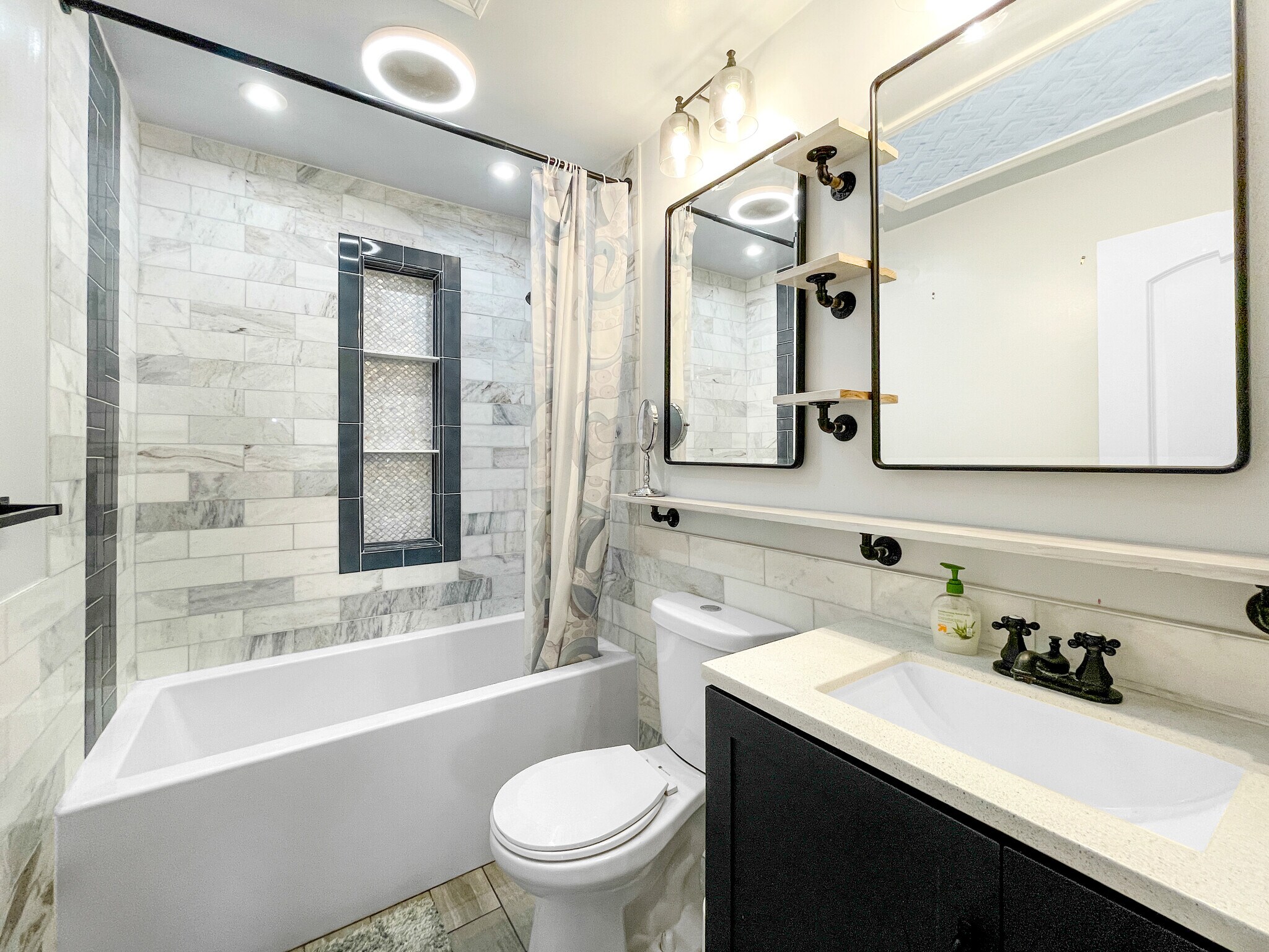 Building Photo - 2611 Willow Ct