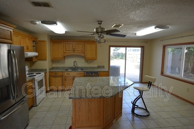 Building Photo - 541 Carey Pl