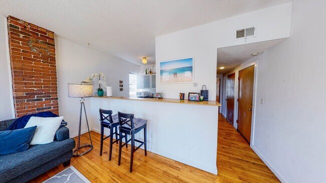 Building Photo - Architect-Designed 1BR in East Rock | Exposed Brick | Steps to Yale SOM