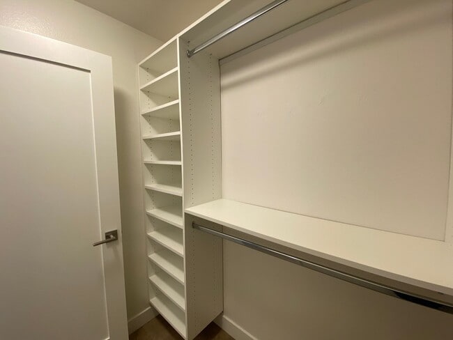 Building Photo - Beautifully Renovated Condo in Rancho Bernardo!